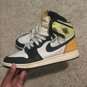 Jordan 1 Volt GS 7Y (or women’s 8.5).